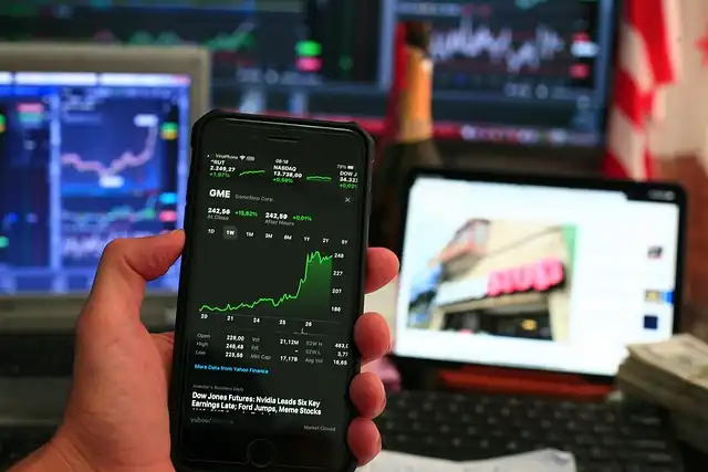 Amazon (AMZN): P/E Ratio Analysis & Stock Performance